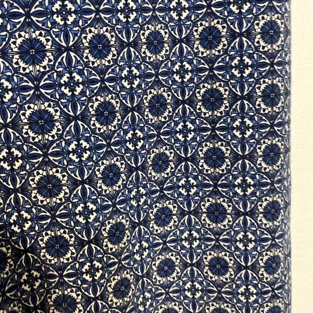 🌈 NWOT indigo geo print capri leggings Large